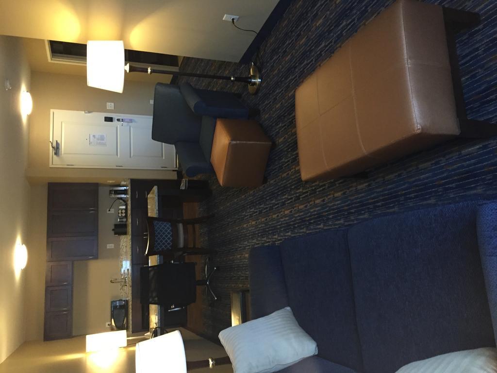 Grandstay Hotel & Suites Mount Horeb - Madison Номер фото